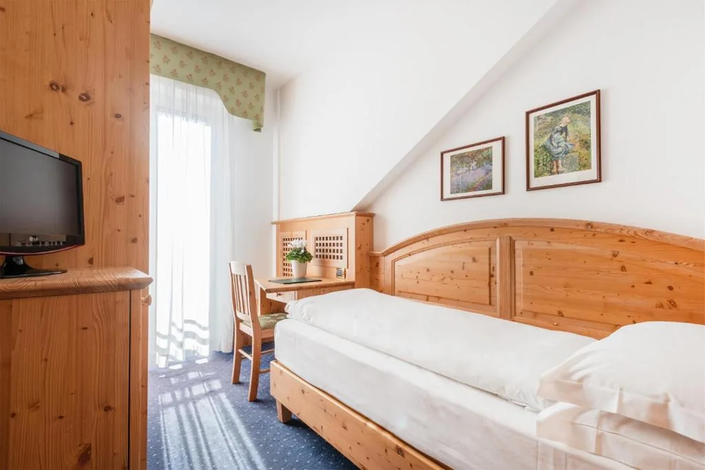 Single Room with Balcony — Hotel Lucia