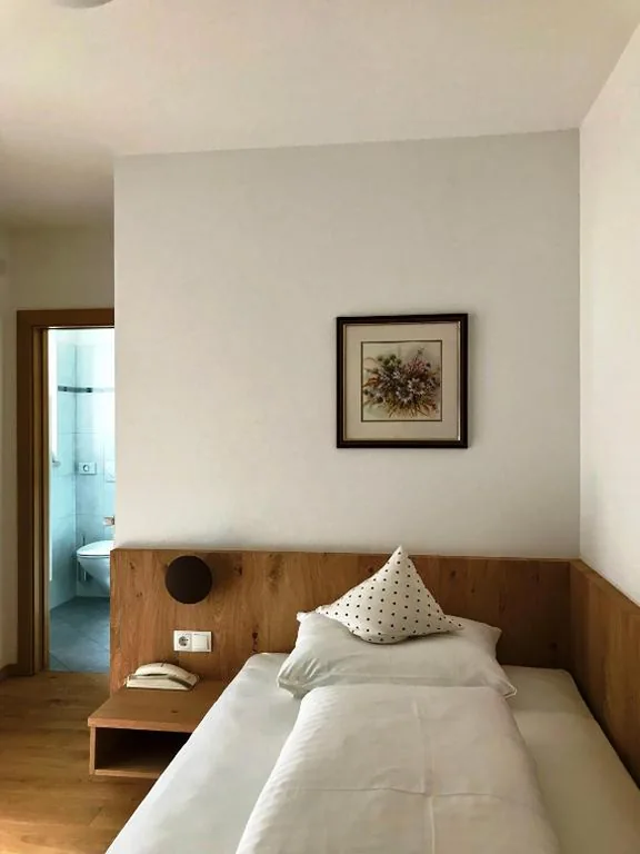Camera Singola con Balcone — Hotel Quellenhof