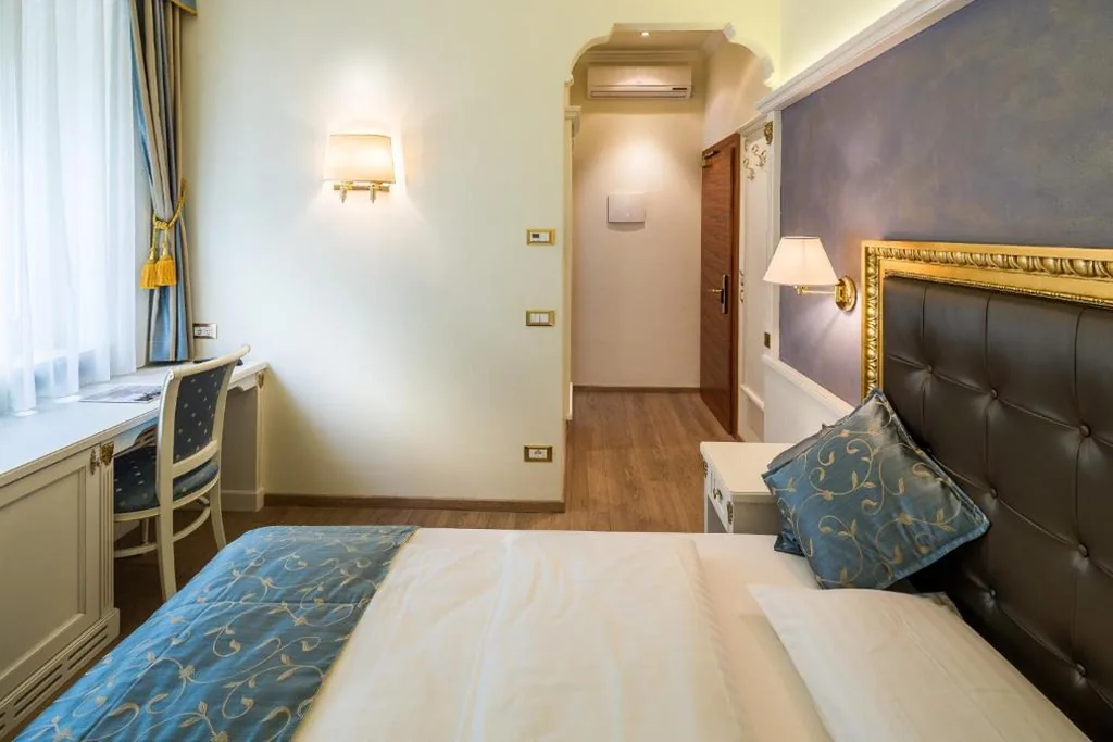 Single Room with Shower — Windsor Merano Hotel & Suites