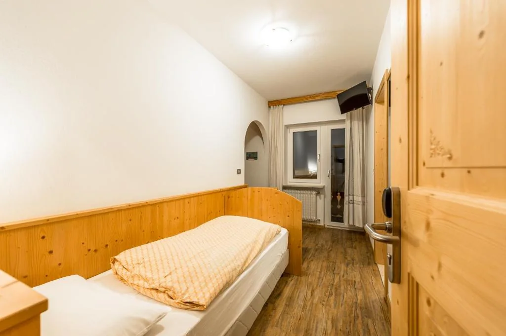 Single Room with Mountain View — Garni Tyrolia