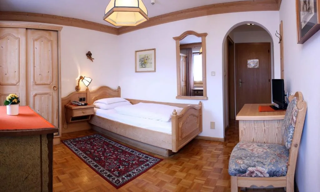 Single Room — Hotel Dolomiti Madonna