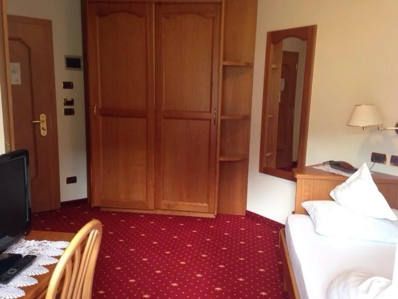 Single Room — Hotel Scoiattolo