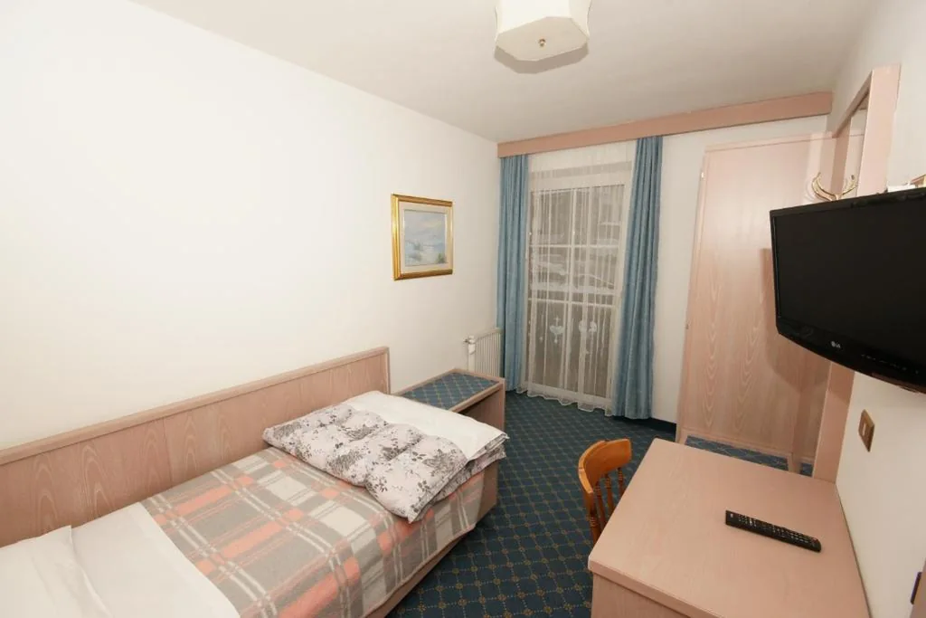 Single Room — Hotel Villa Mozart