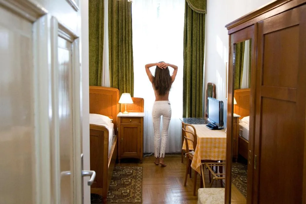 Single Room — Hotel Villa Westend