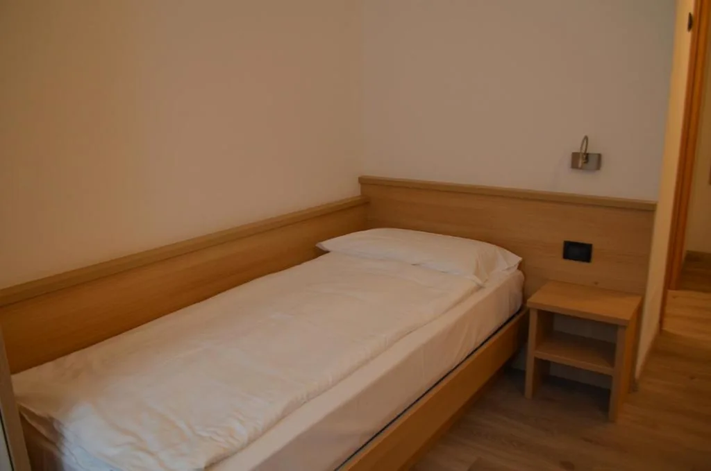 Camera Singola Standard — Aria Alpina Guest House Affittacamere