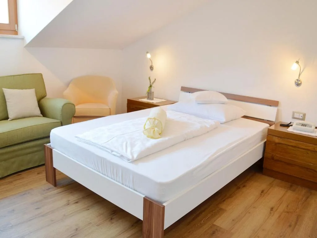 Standard Single Room - Attic — Hotel Karin