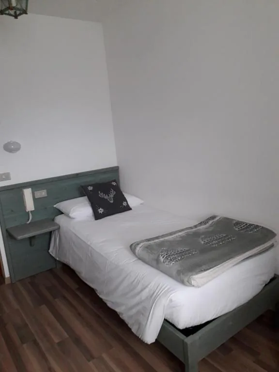Camera Singola Standard con Doccia — Casa Salvaterra Affittacamere