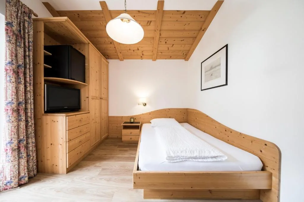 Camera Singola Standard con Vista Montagna — Hotel Torgglhof