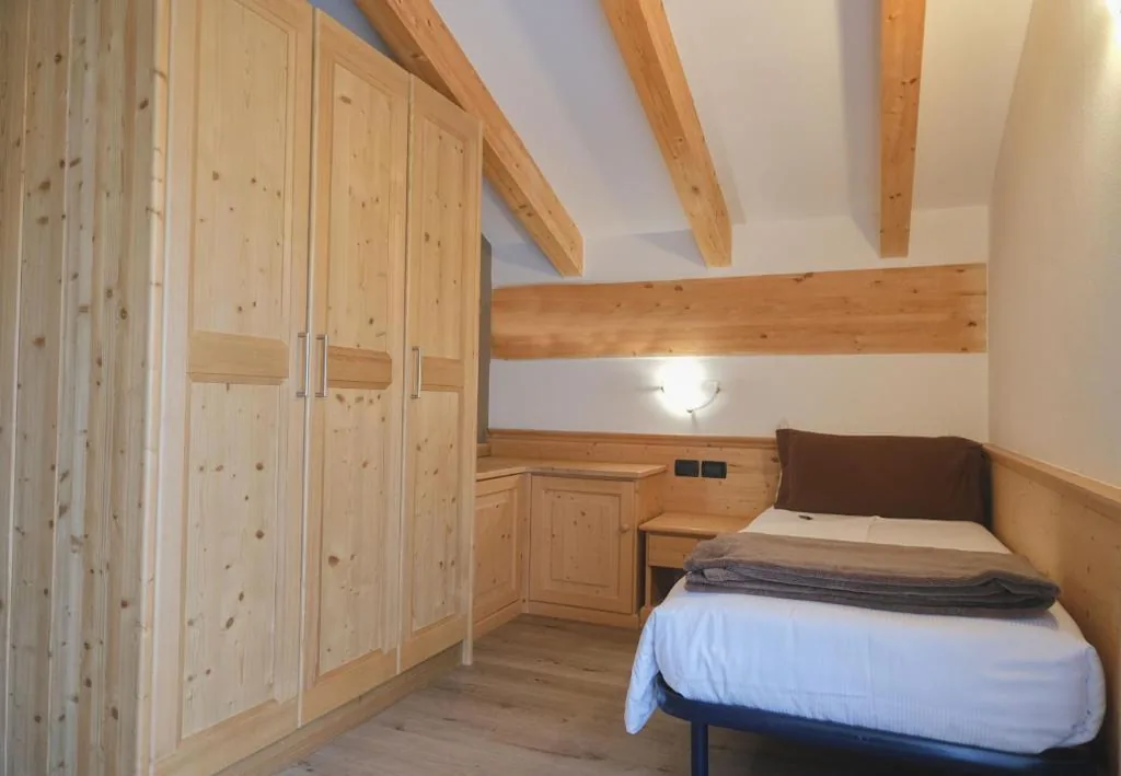 Standard Single Room — Flos Hotel