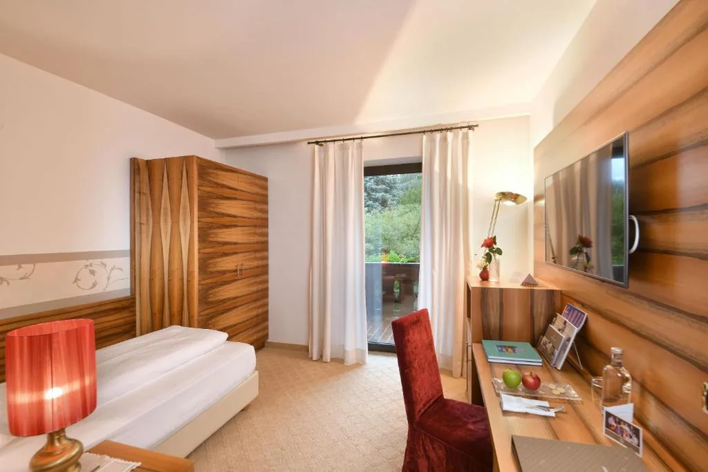 Standard Single Room — Hotel Hohenwart