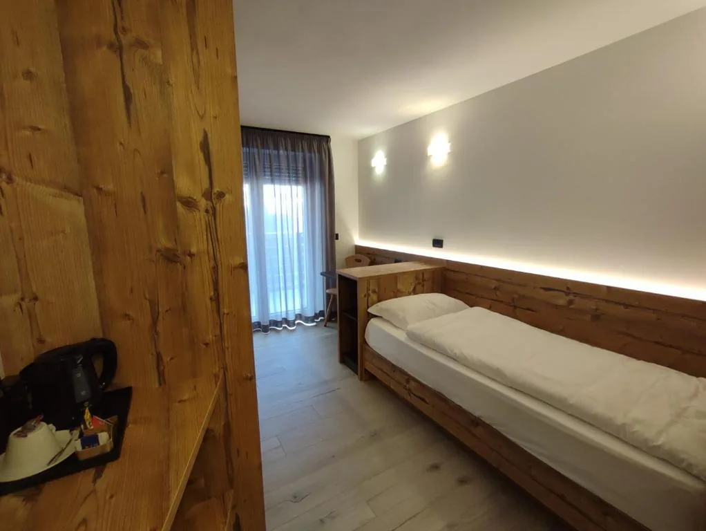 Camera Singola Superior — Aria Alpina Guest House Affittacamere