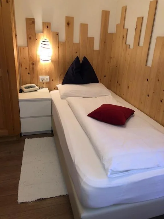 Standard Twin Room — Chalet Madrisa