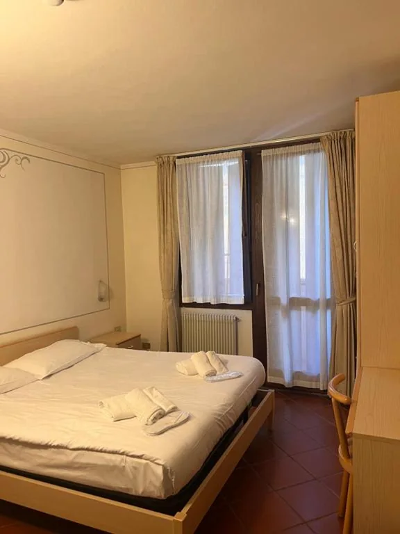 Standard Double/Twin Room — Hotel De la Ville