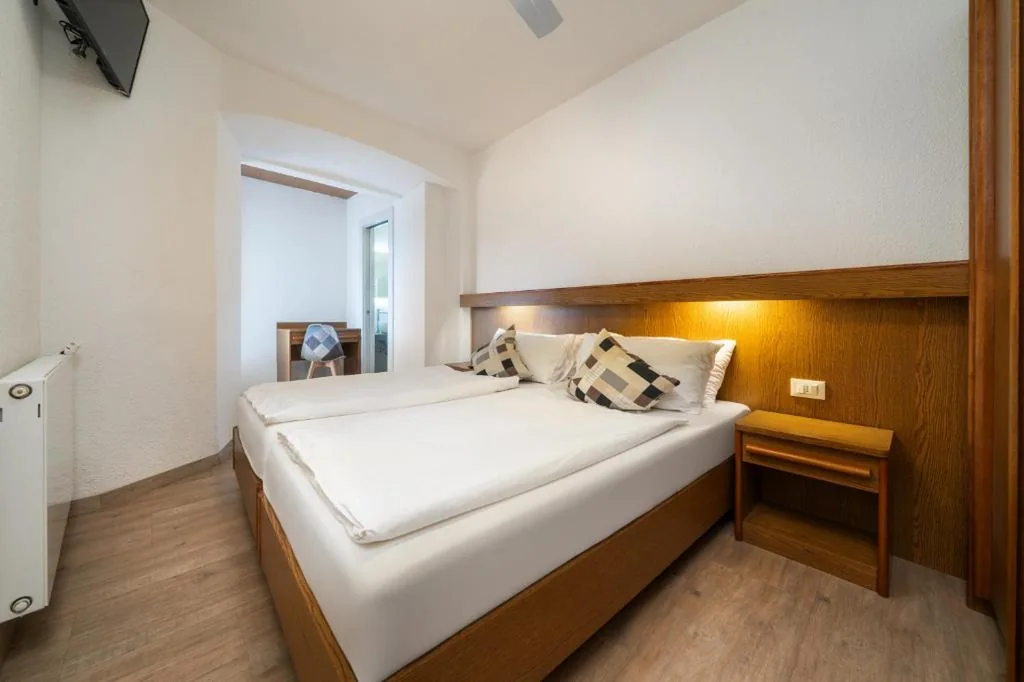 Camera Standard Matrimoniale/Doppia con Letti Singoli con Balcone — Hotel Deva