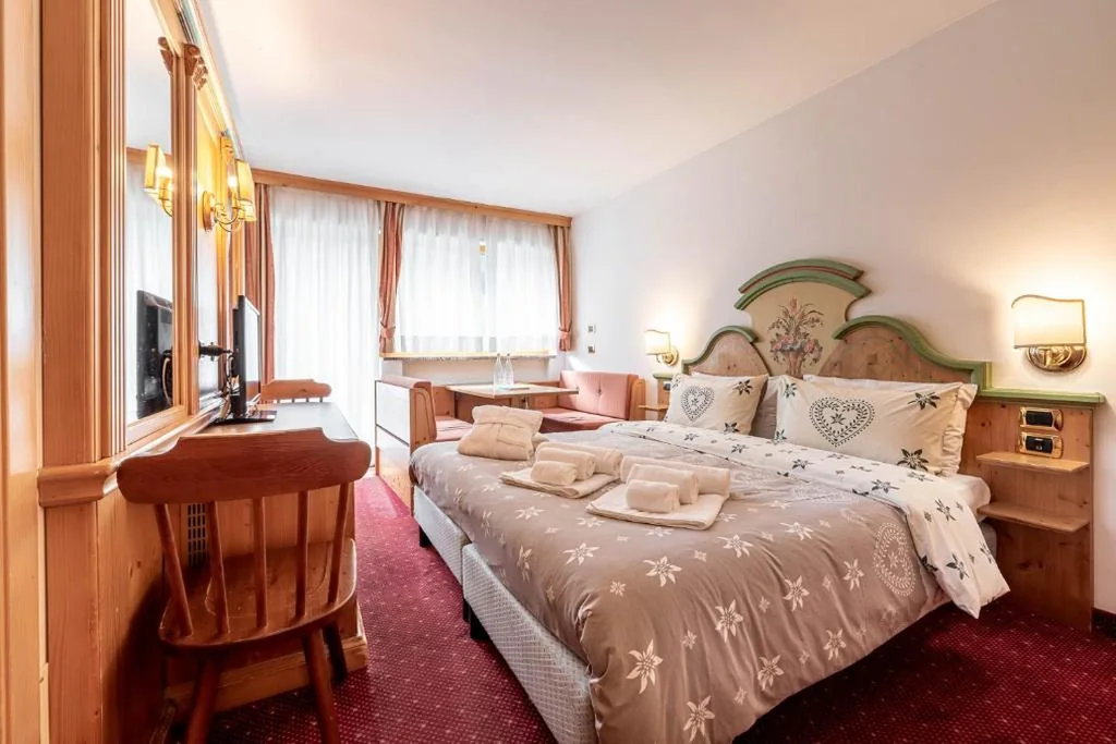 Camera Standard Matrimoniale/Doppia con Letti Singoli — Hotel Dolomiti Schloss