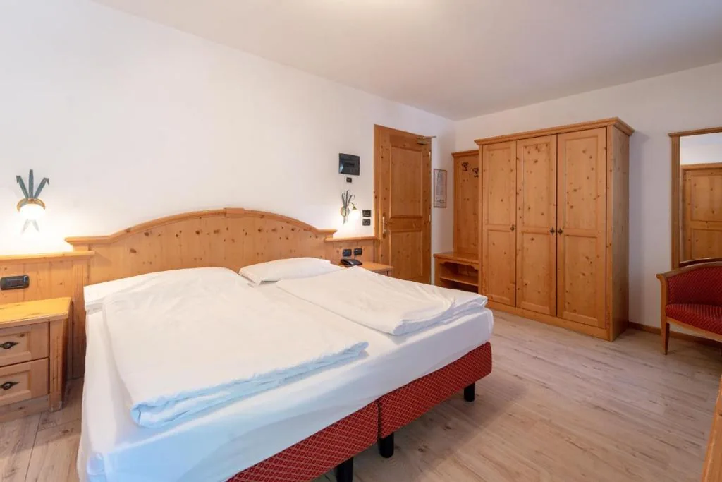 Camera Standard Matrimoniale/Doppia con Letti Singoli con Balcone — Hotel Laurin