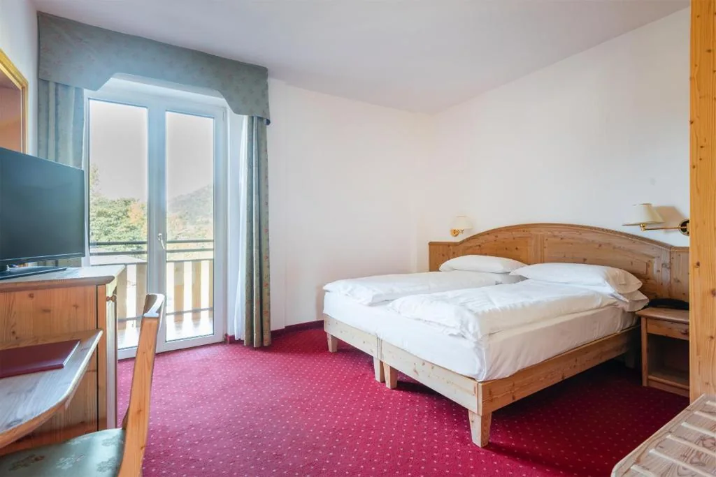 Standard Double/Twin Room with Balcony — Hotel Lucia