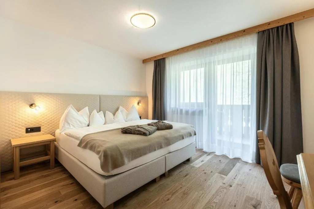 Camera Standard Matrimoniale/Doppia con Letti Singoli — Hotel Niblea Dolomites
