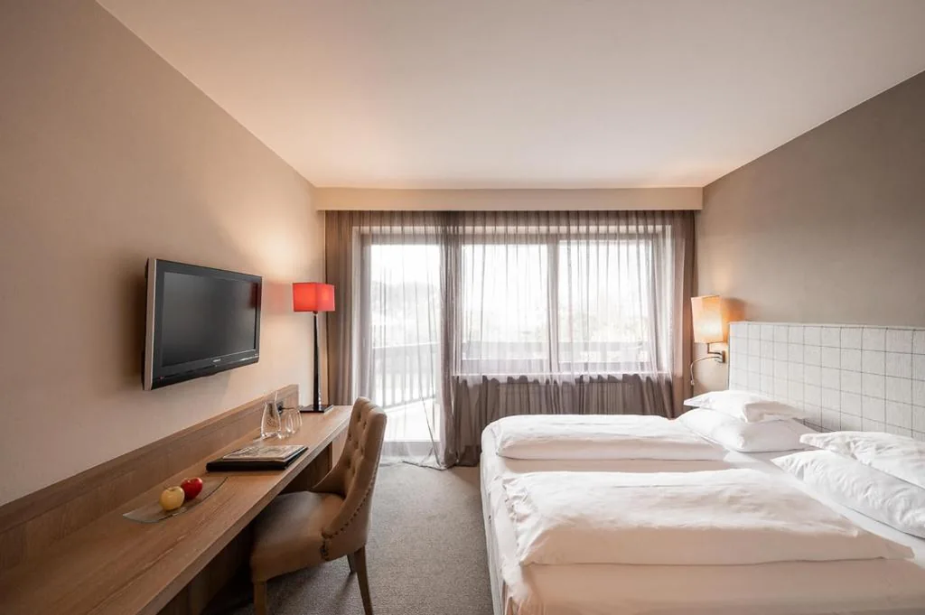 Camera Standard Matrimoniale/Doppia con Letti Singoli con Balcone — Hotel Pollinger