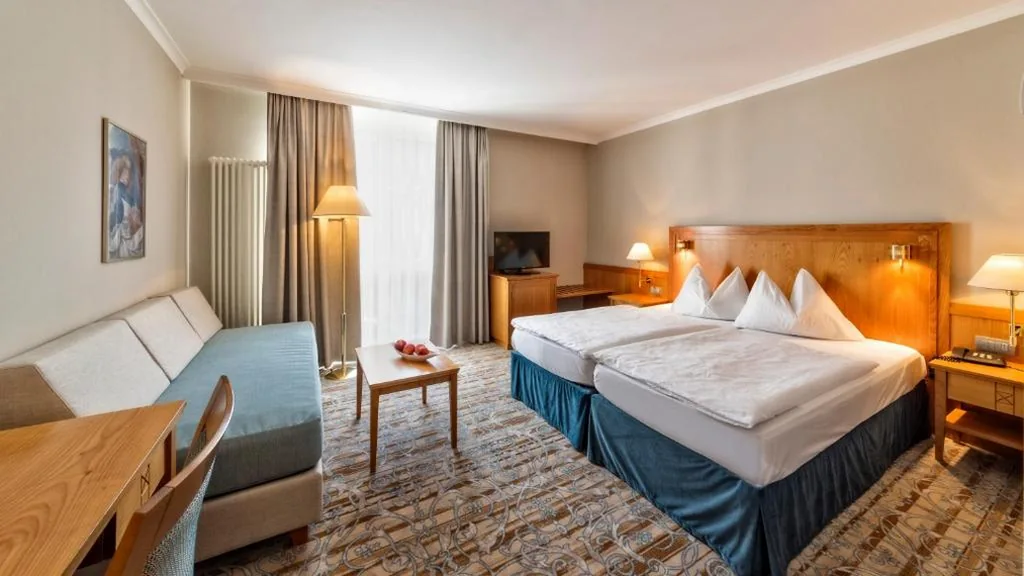 Camera Standard Matrimoniale/Doppia con Letti Singoli — HOTEL POST alpine cityflair