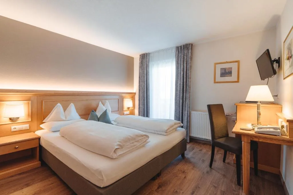 Camera Standard Matrimoniale/Doppia con Letti Singoli — Hotel Reischach