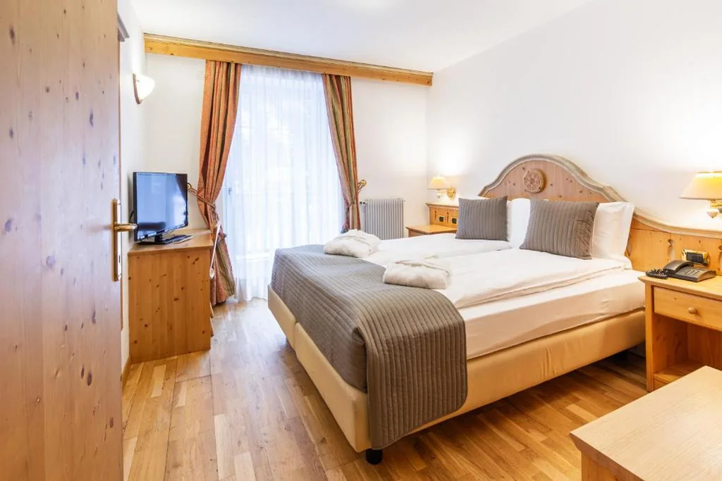 Camera Standard Matrimoniale/Doppia con Letti Singoli con Balcone — Hotel Soreghes Gran Chalet