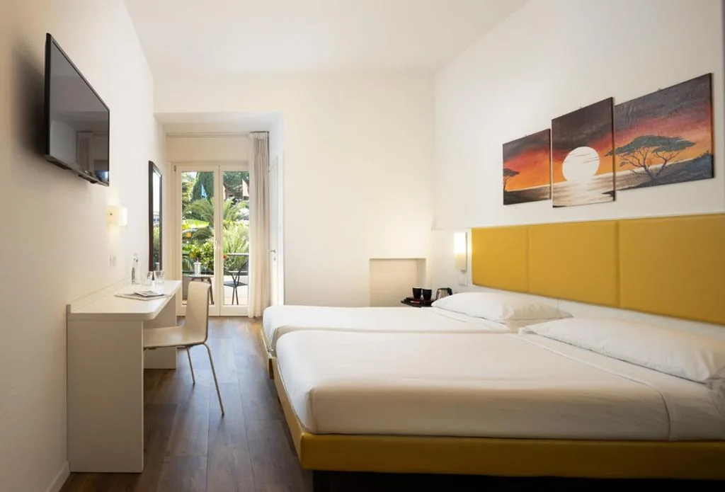 Standard Double/Twin Room with Balcony — Hotel Villa Claudia