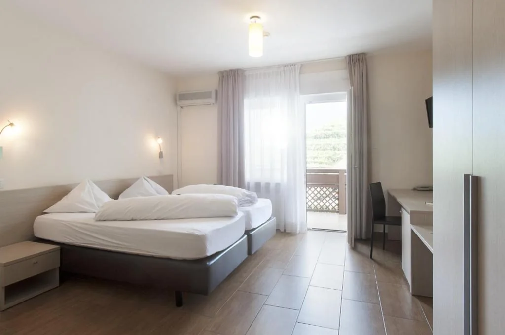 Camera Standard Matrimoniale/Doppia con Letti Singoli con Balcone — Hotel Weingarten