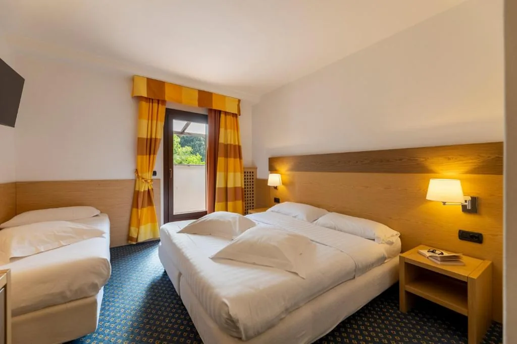 Camera Standard Matrimoniale/Doppia con Letti Singoli — Royal Olympic Hotel