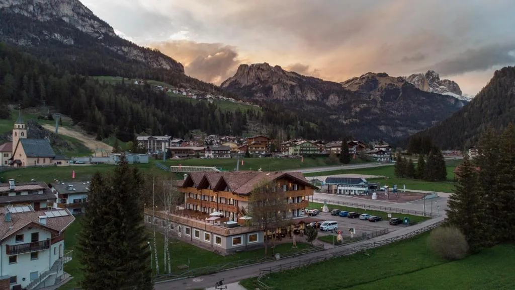 Camera Standard Matrimoniale/Doppia con Letti Singoli — X Alp Hotel