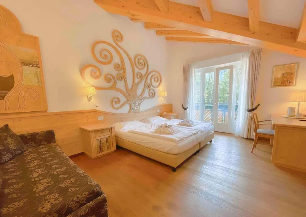 Superior Double/Twin Room with Balcony (2 Adults) — Alledolomiti Boutique Lake Hotel – Adults friendly