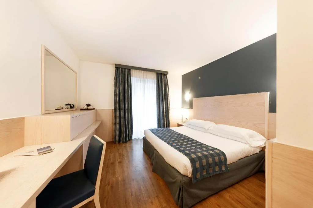 Camera Superior Matrimoniale/Doppia con Letti Singoli — Caravel Bike Hotel