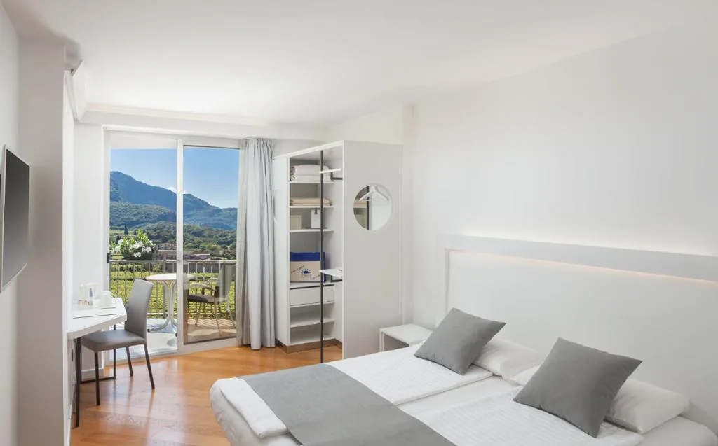 Camera Superior Matrimoniale/Doppia con Letti Singoli con Balcone — Hotel Continental – Tonelli Hotels