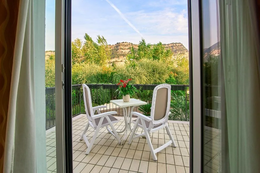 Camera Superior Matrimoniale/Doppia con Letti Singoli con Balcone — Hotel Lido Blu – Surf & Bike