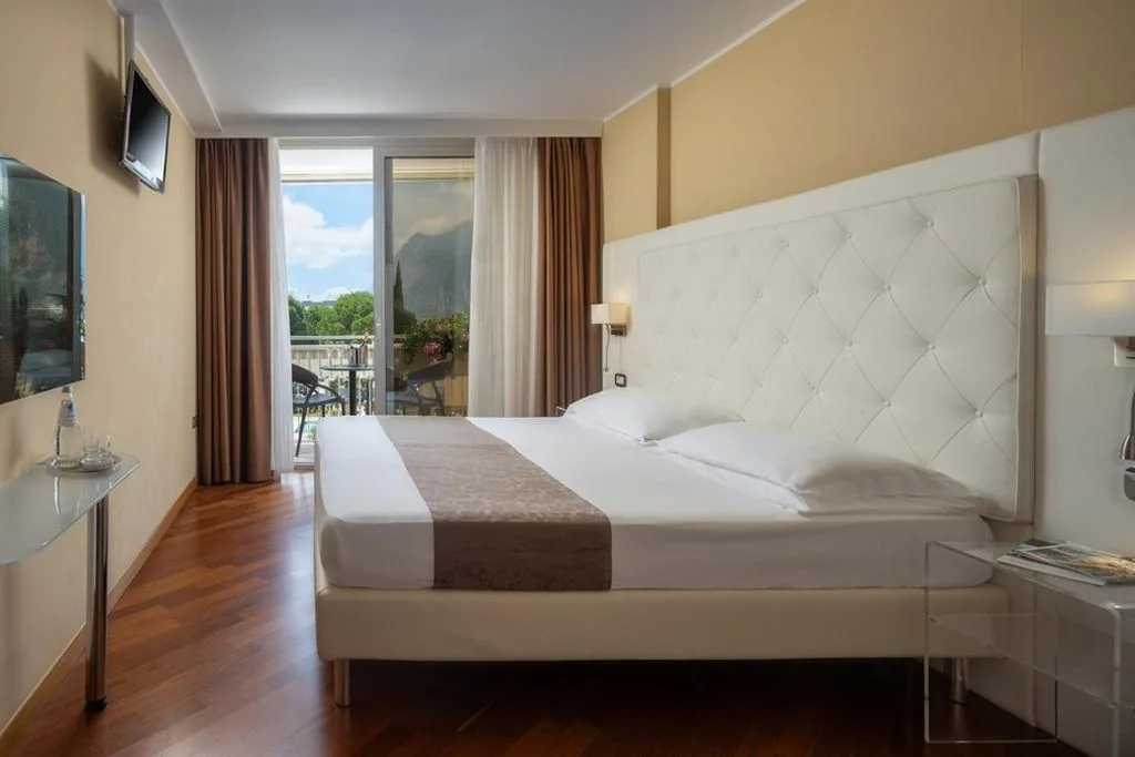Camera Superior Matrimoniale/Doppia con Letti Singoli — Hotel Savoy Palace – Tonelli Hotels