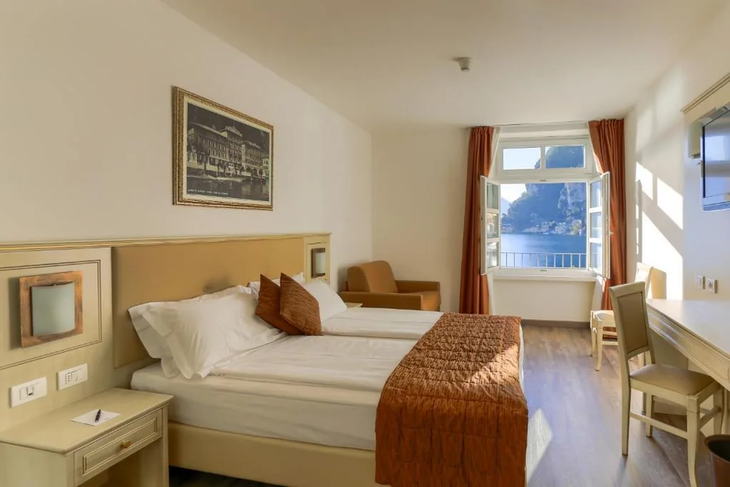 Camera Superior Matrimoniale/Doppia con Letti Singoli con Vista Lago — Hotel Sole Relax & Panorama