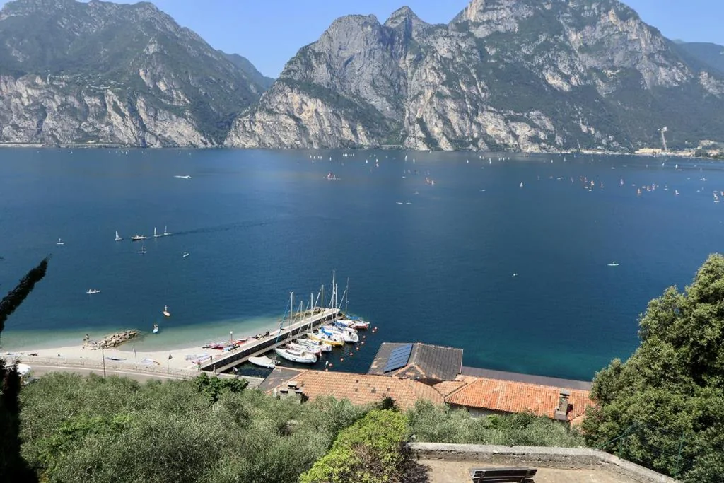 Camera Superior Matrimoniale/Doppia con Letti Singoli con Vista Lago — VistaLago Torbole