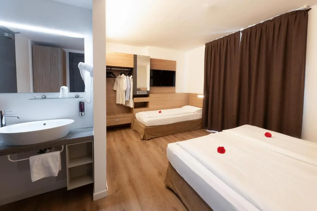 Camera Tripla — Ambassador Suite Hotel