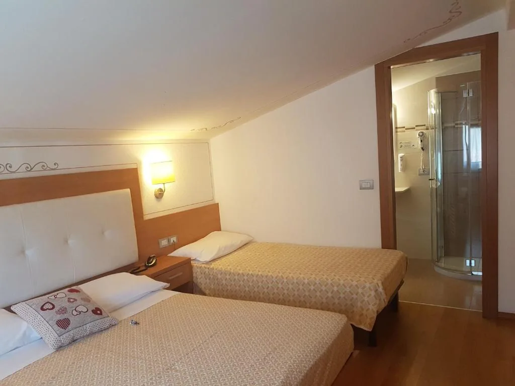Basic Triple Room — Alphotel Milano
