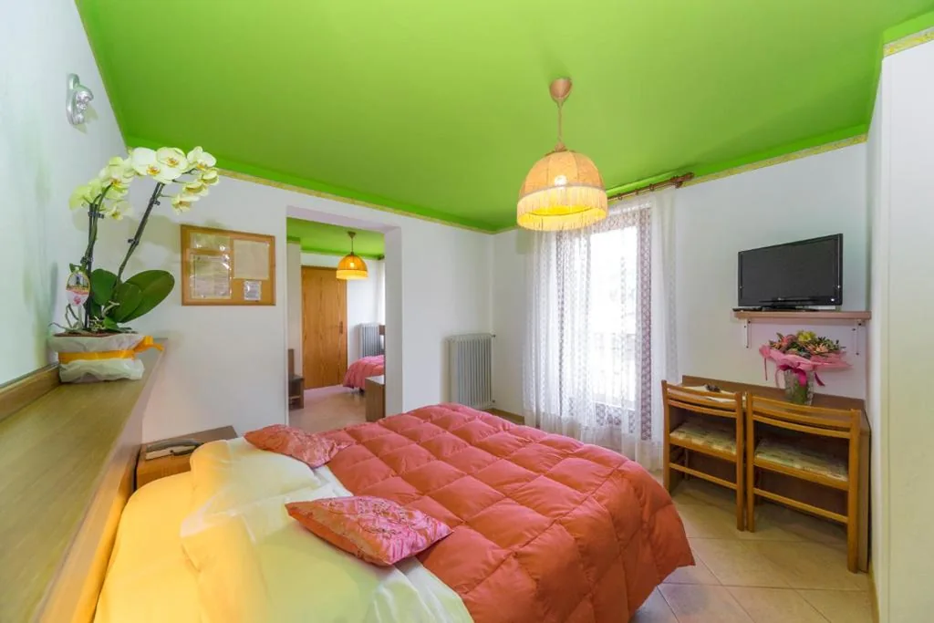 Camera Tripla Classic con Balcone — Hotel Trentino