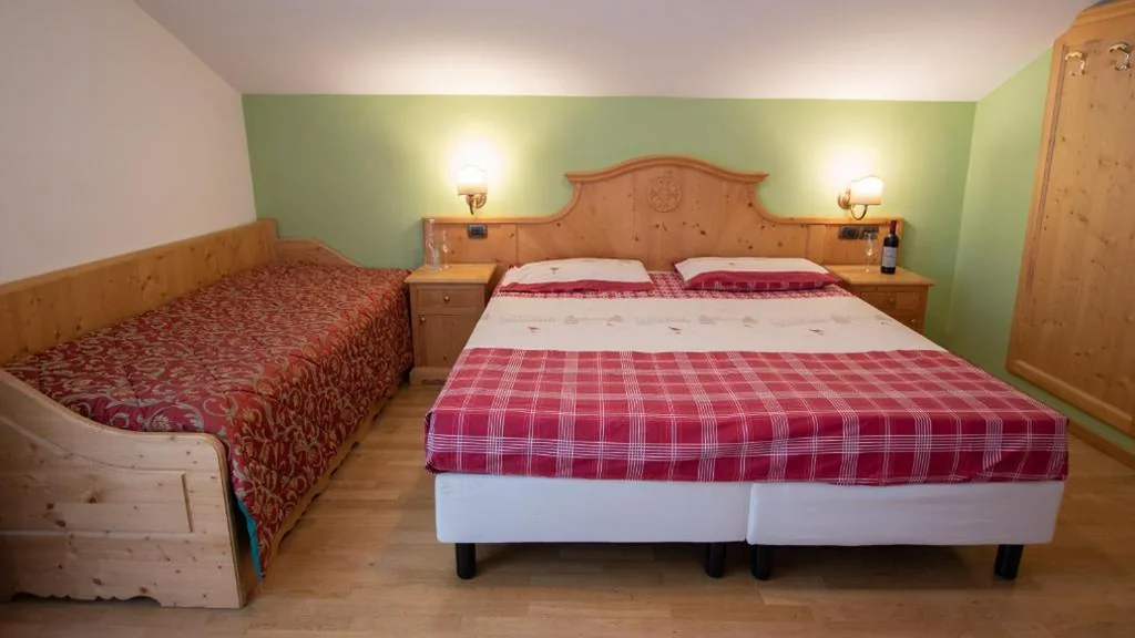 Camera Tripla Classic — Hotel Bellevue