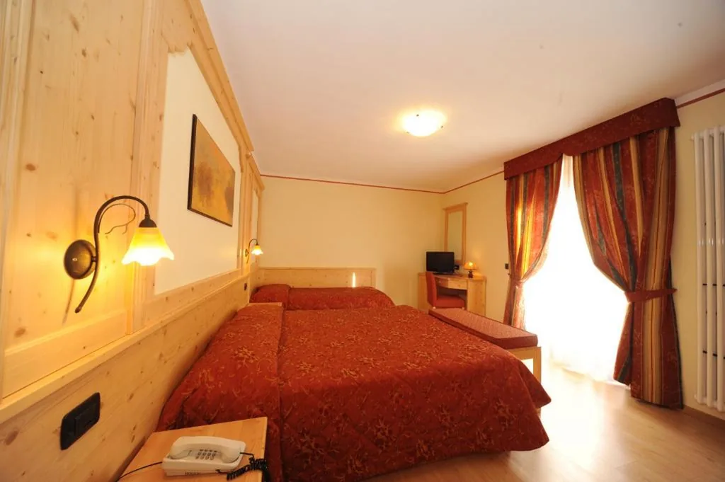 Classic Triple Room — Hotel Canada