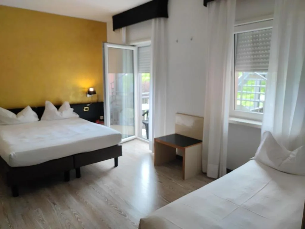 Camera Tripla Comfort con Balcone — Hotel Rudy