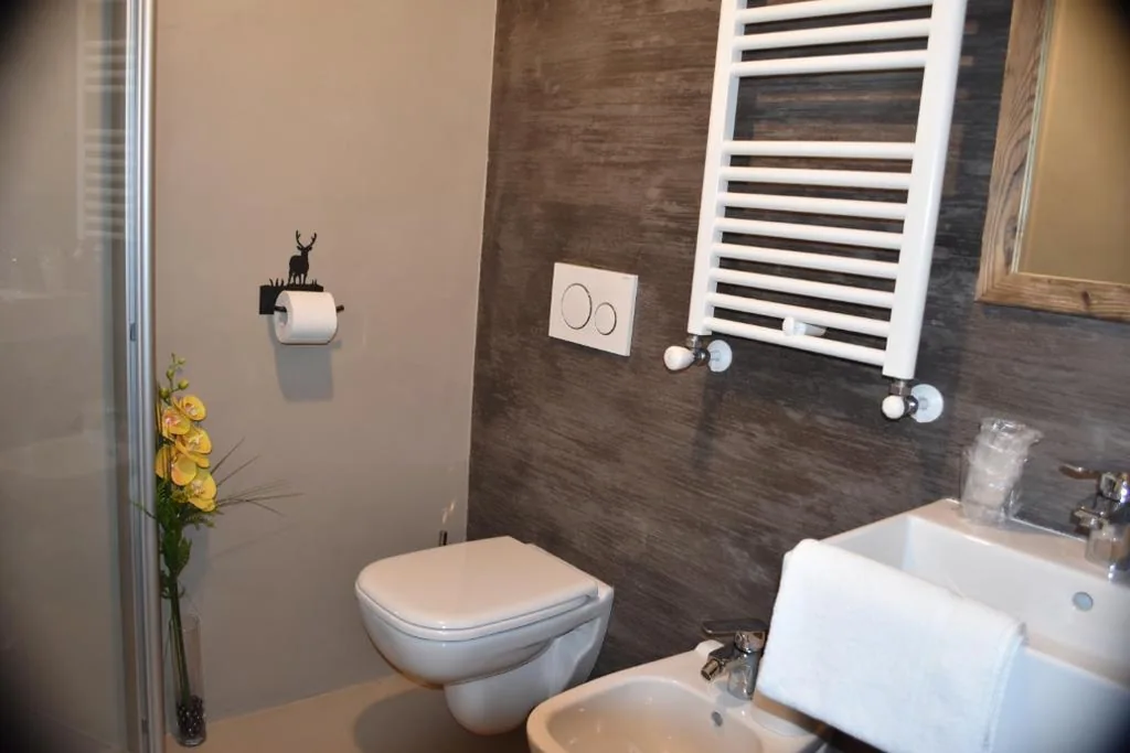 Camera Tripla Comfort con Doccia — La Molinela B&B