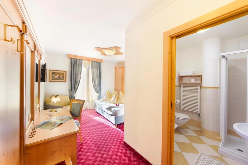 Camera Tripla Comfort (Vista Lago) — Alpotel Dolomiten