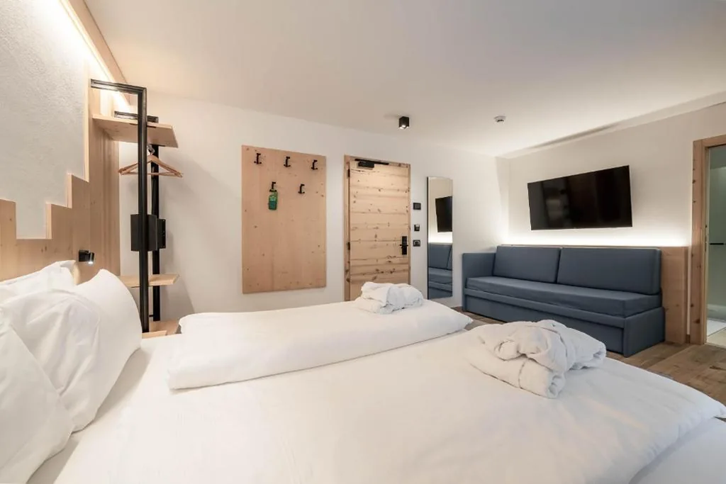 Camera Tripla con Accesso Disabili — Spires Hotel