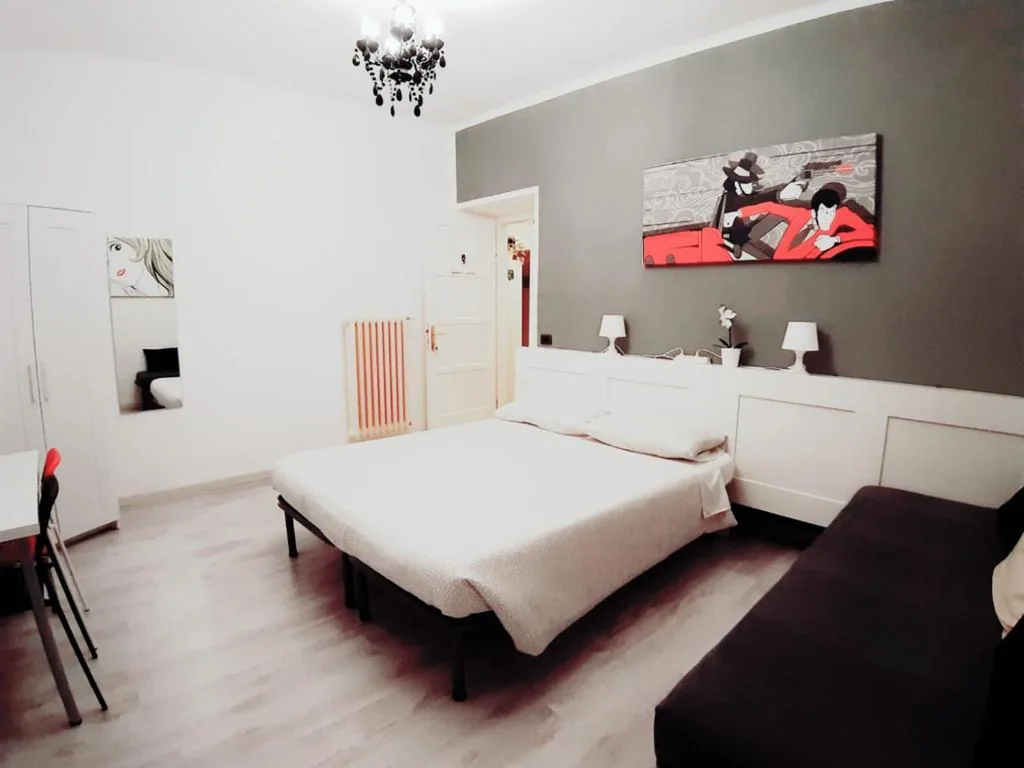 Camera Tripla con Bagno in Comune — B&B Lupin Trento