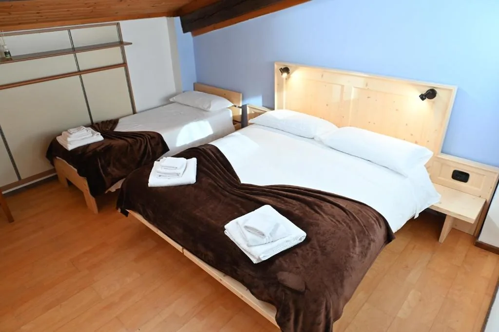 Triple Room with Shared Bathroom — bed an breakfast Aurora