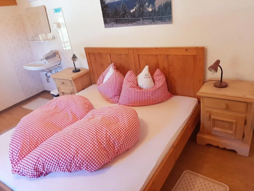 Camera Tripla con Bagno in Comune — Gasthof Schmiederalm