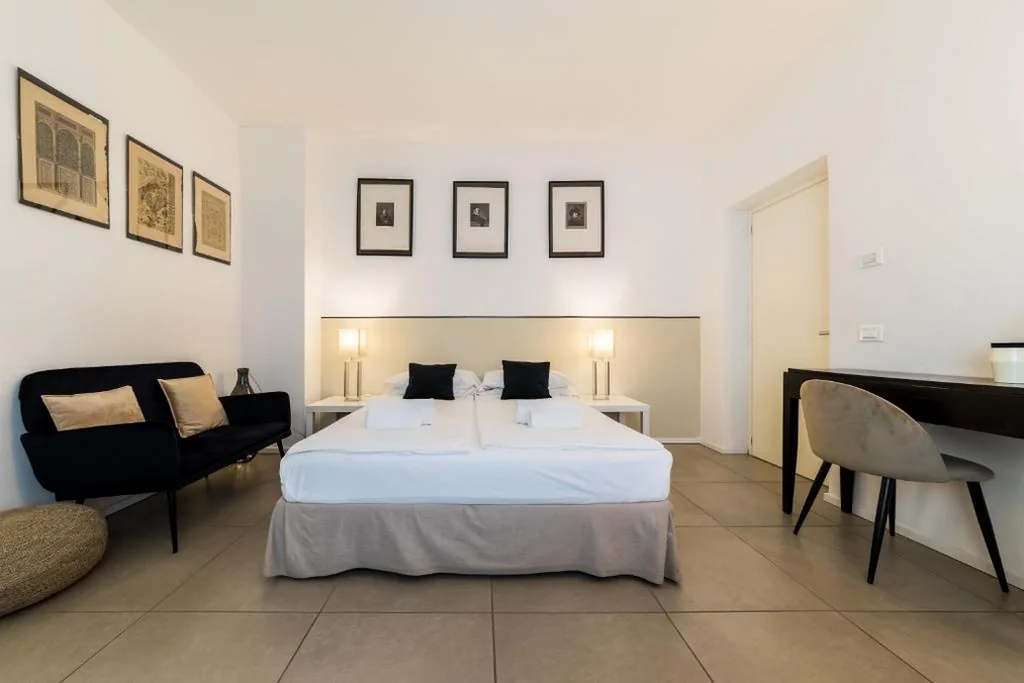 Camera Tripla con Bagno Privato — Carly’s Rooms